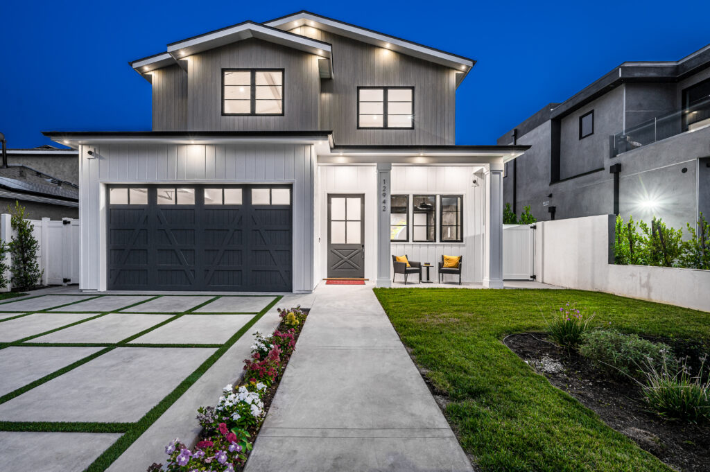 Exterior view of a contemporary new home in Los Angeles - EJ2 Construction Group